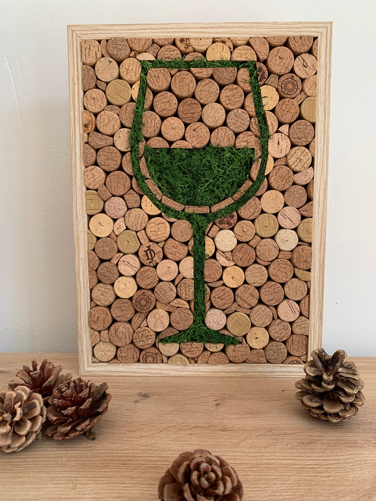 Tableau en bouchons de liège et mousse végétale « Verre de vin »