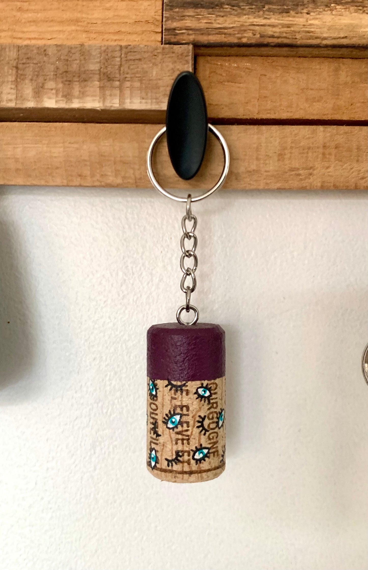 Porte-clés lie de vin « oeil pour oeil »